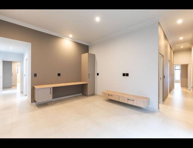 4 BEDROOM HOUSE FOR SALE IN RENOSTERBOS ESTATE